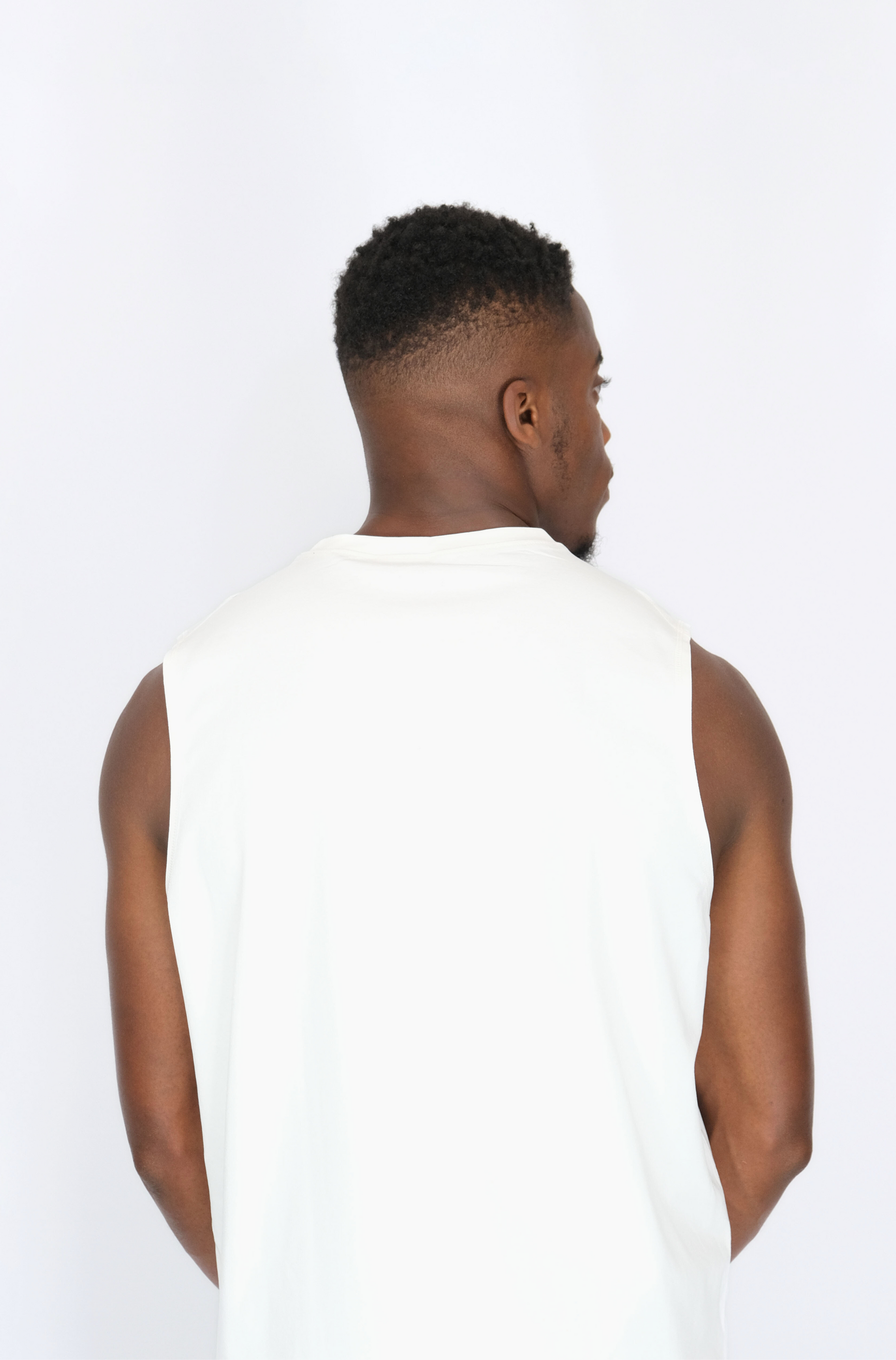 SLEEVELESS MUSCLE TOP WHITE