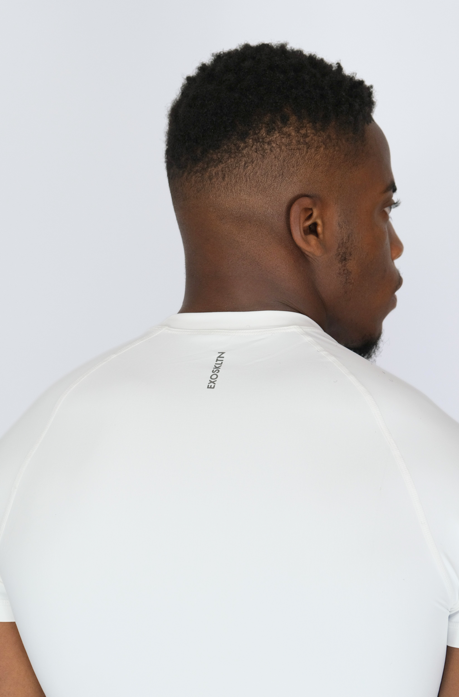 EXOSKLTN MUSCLE FIT TOP WHITE